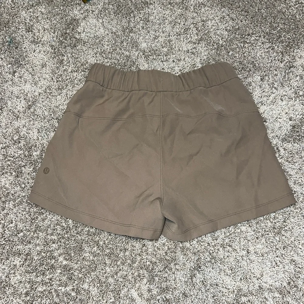 Lululemon On The Fly Short *Woven *2.5" Frontier size 2 - Picture 7 of 11